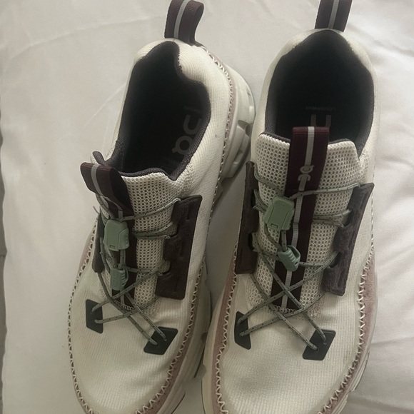 On Women's Athletic Shoes - White and brown - Picture 2 of 5